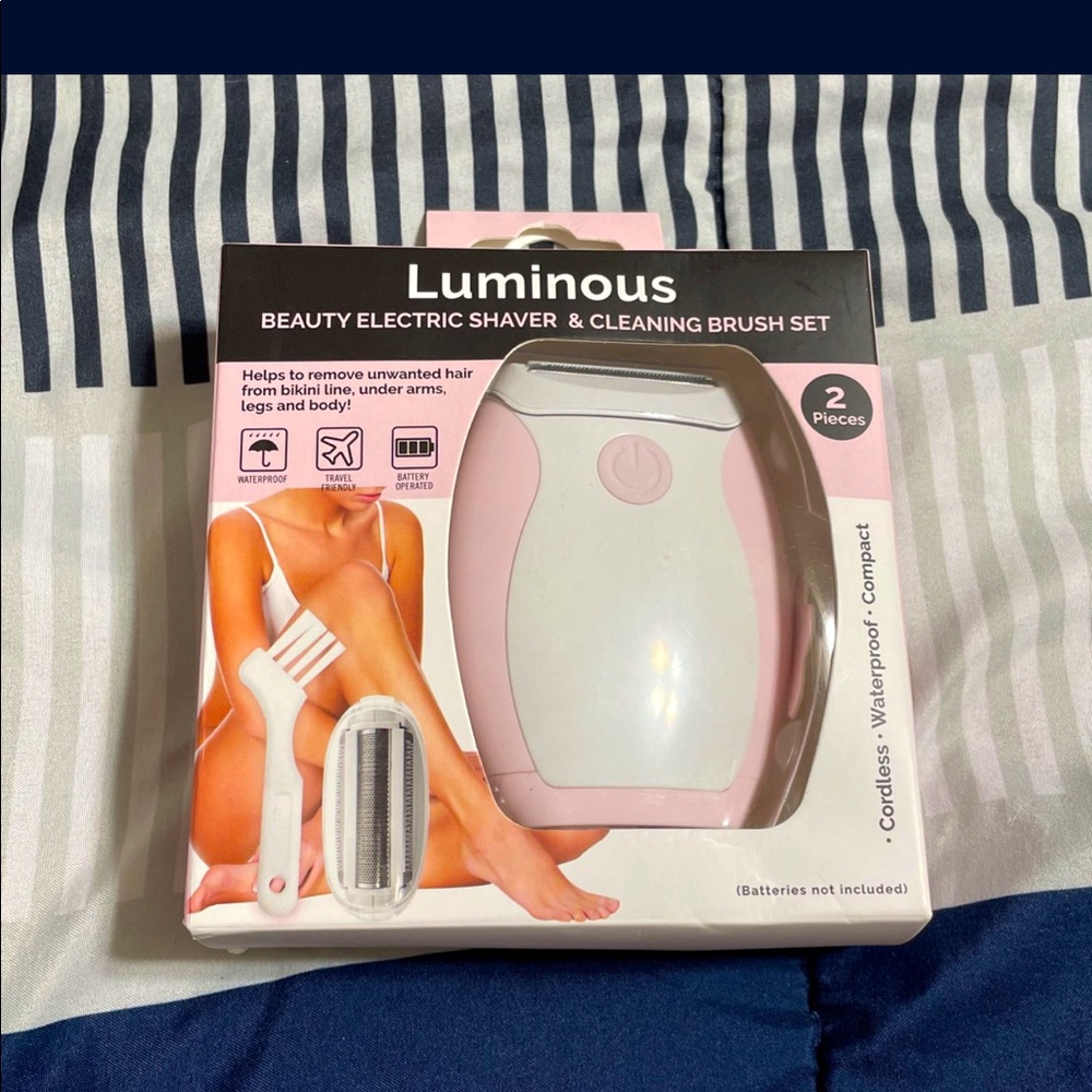 Electric shaver & cleaning brush set